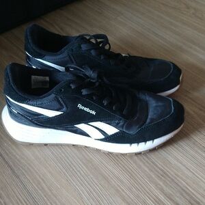 Reebok Women's Classic Black and White Athletic Shoes Size 8